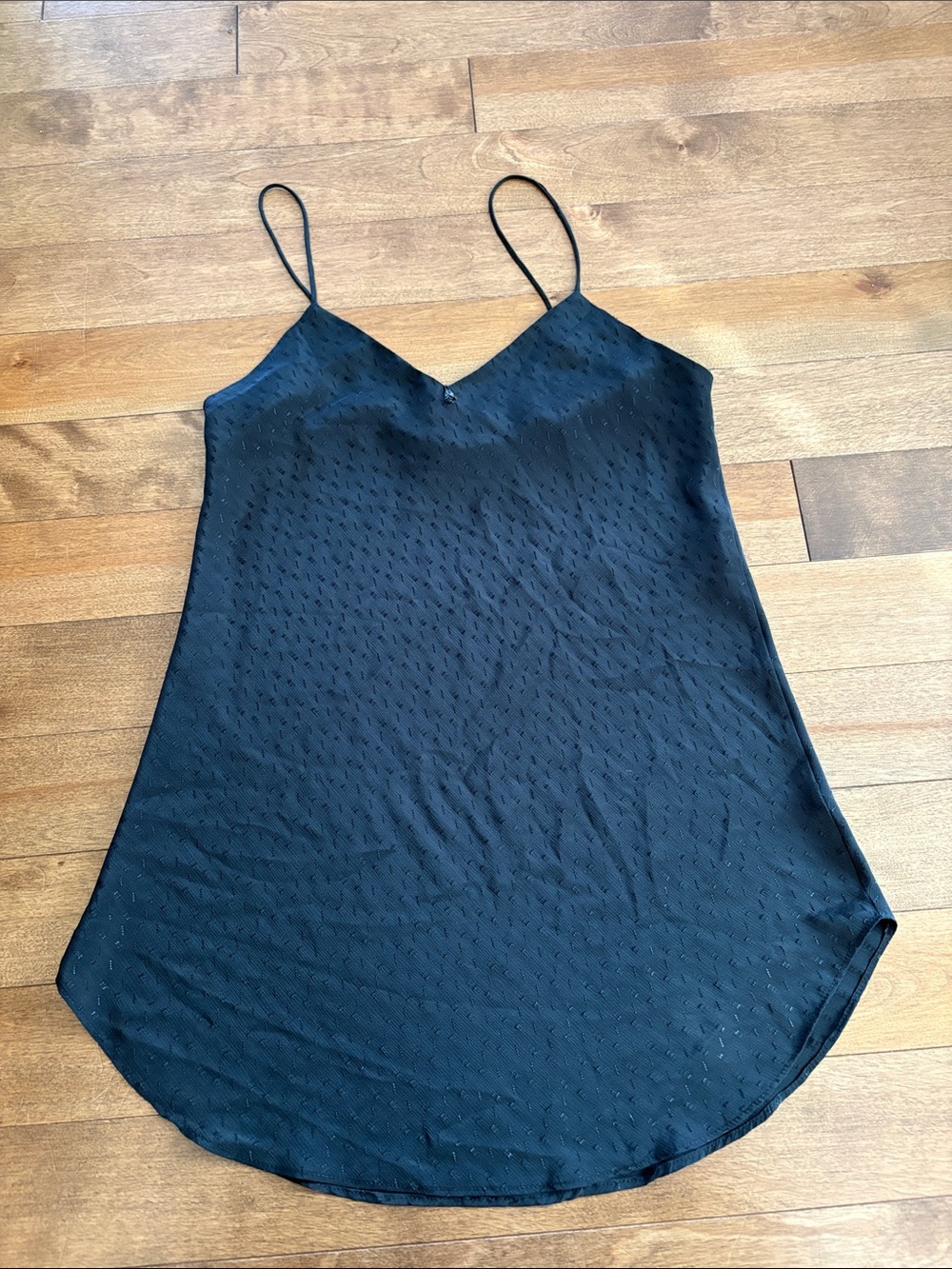 Vintage Black Textured V-Neck Spaghetti Strap Slip
